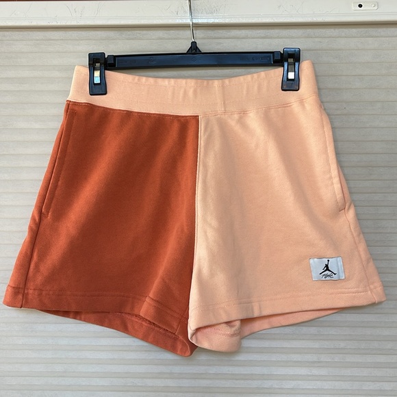 NWT Air Jordan women’s loose fit shorts size small - Picture 2 of 9